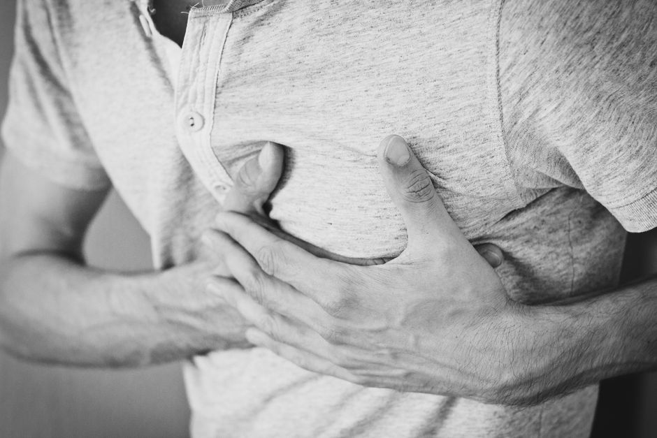 Sudden Chest Pressure Symptoms When to Seek Emergency Care illustration 2