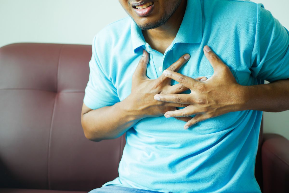 Sudden Chest Pressure Symptoms When to Seek Emergency Care illustration 1
