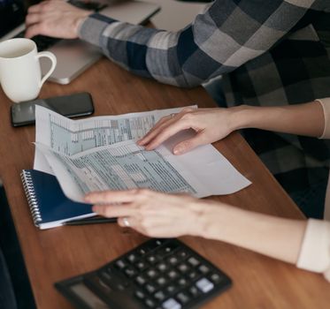 User clicking IRS Free File program link on government website