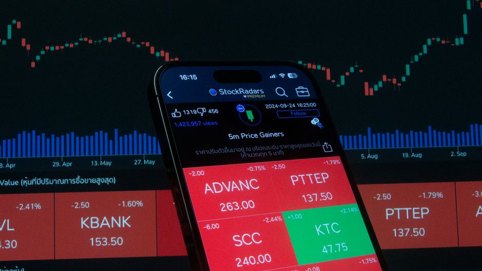 How to Invest in AI Stocks in July  A Pro Strategy 7