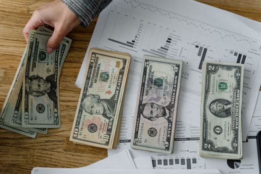 Roth IRA vs Traditional IRA: Which One Fits You Best? related image