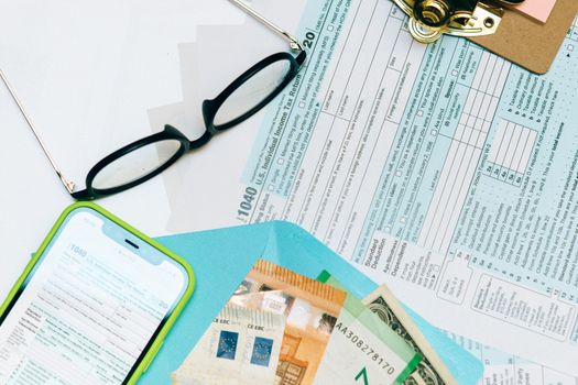 Roth IRA vs Traditional IRA: Which One Fits You Best? related image